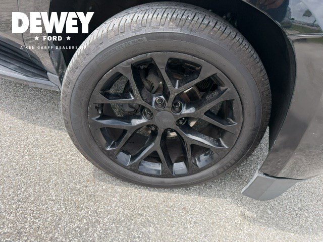Used 2020 Chevrolet Suburban LT AWD/4WD image 35