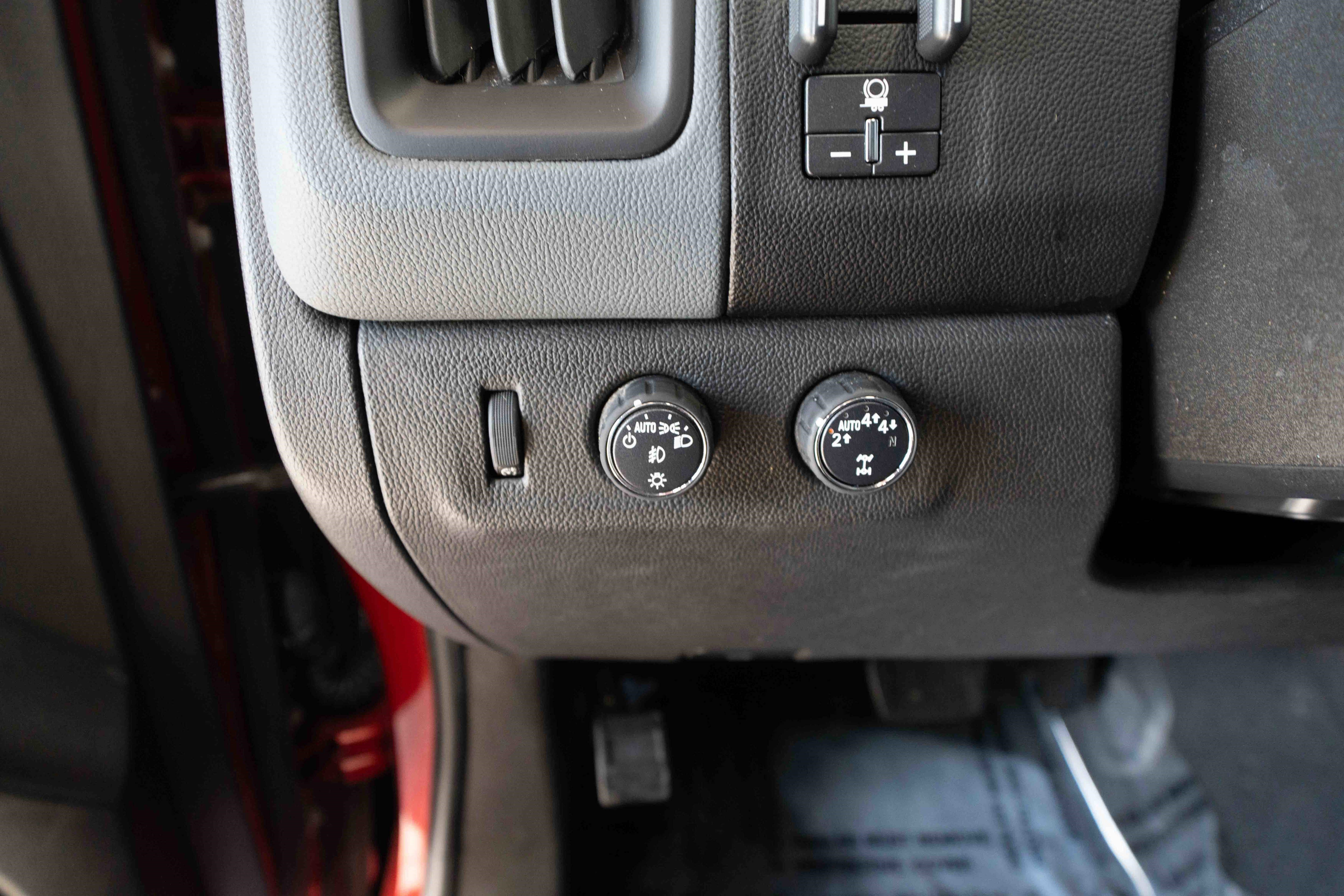 Used 2021 Chevrolet Colorado Z71 AWD/4WD image 11