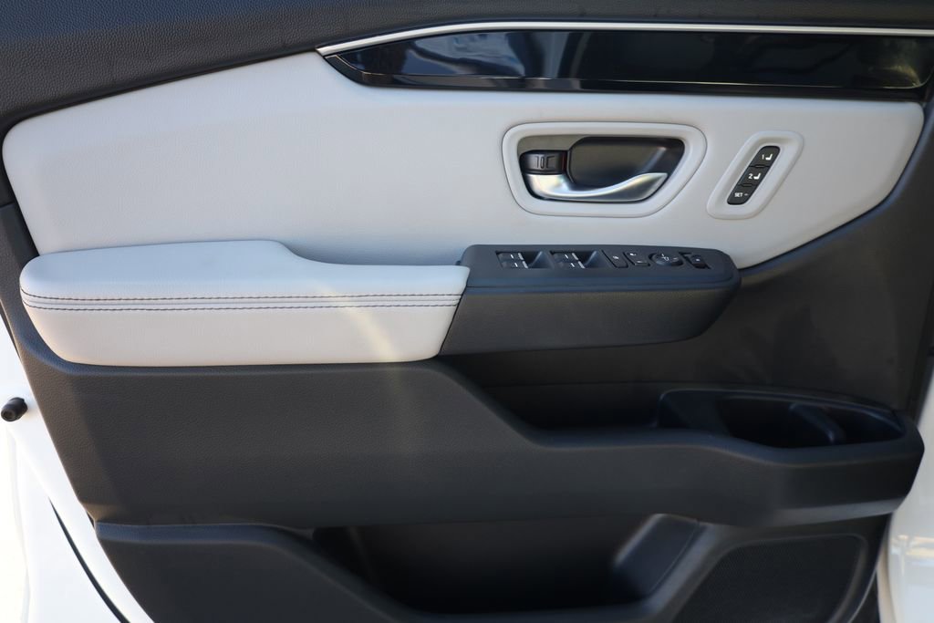 Used 2025 Honda Pilot EX-L image 11