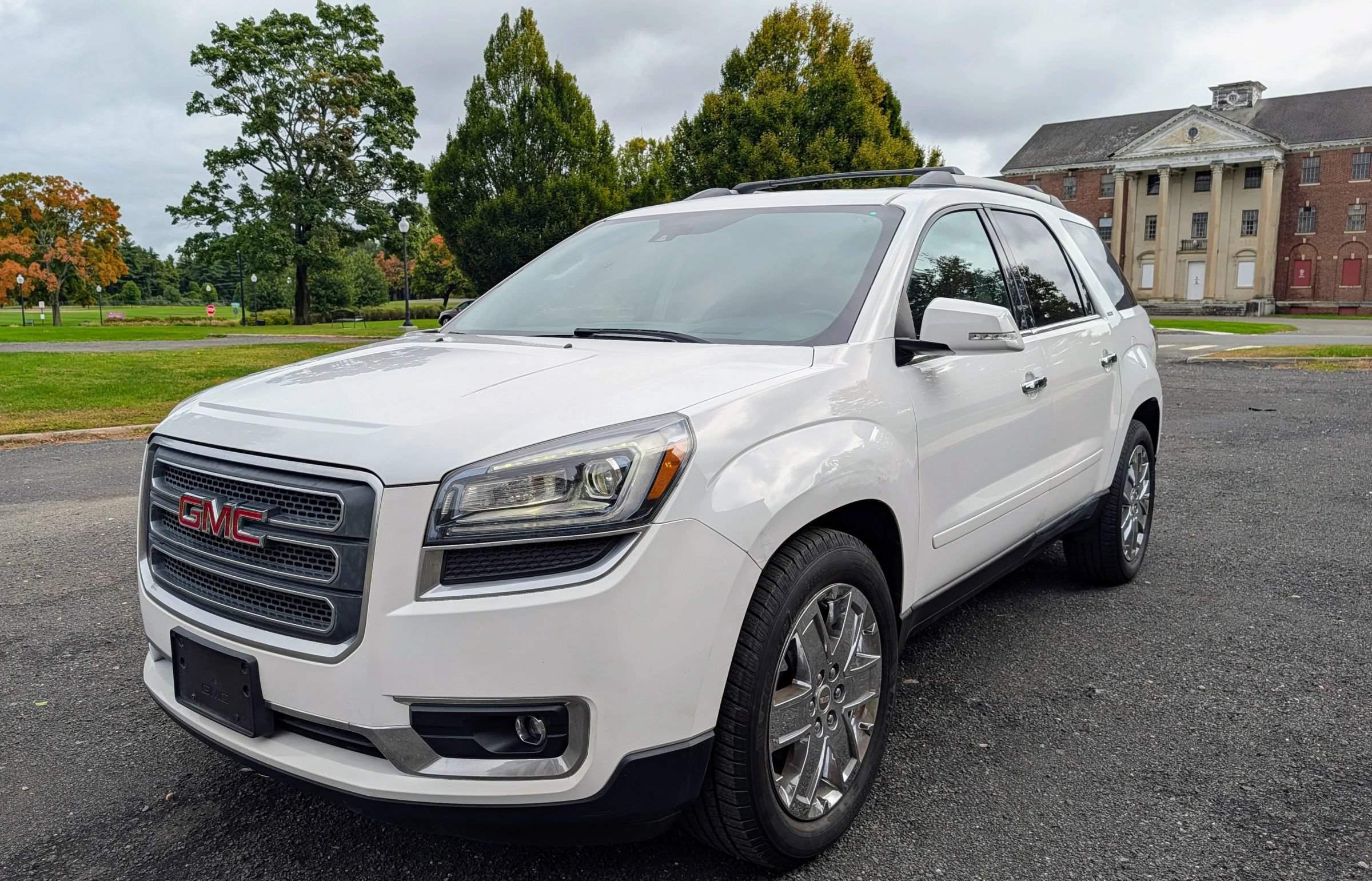 Used 2017 GMC Acadia Limited SLT AWD/4WD image 2