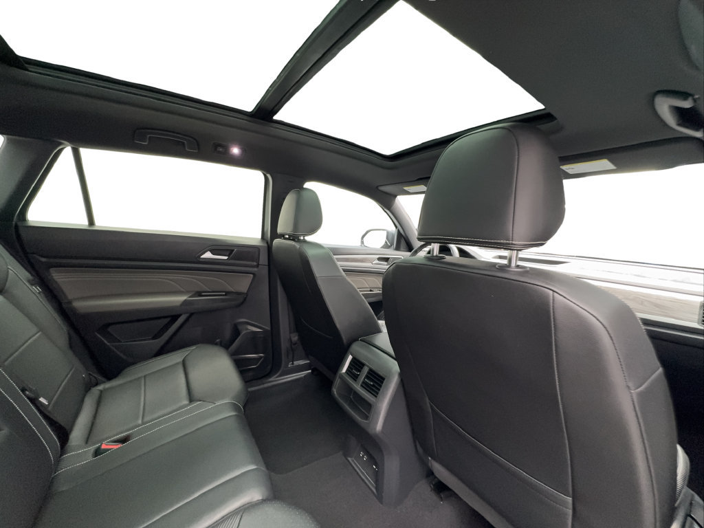 Used 2023 Volkswagen Atlas Cross Sport SE w/ Panoramic Sunroof Package FWD image 27