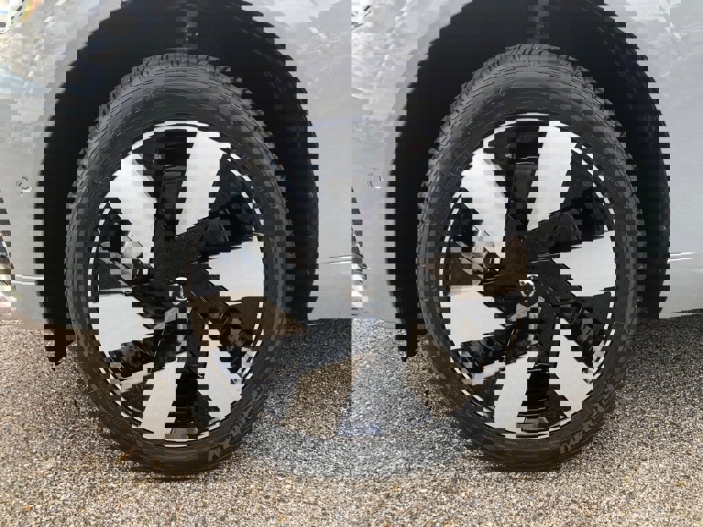 Used 2025 Volvo XC60 T8 Plus w/ Protection Package Premier image 9