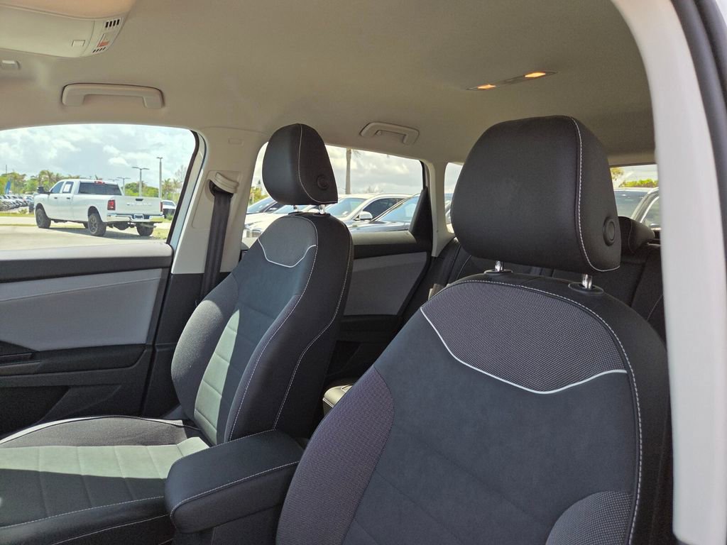 Used 2023 Volkswagen Taos SE image 21