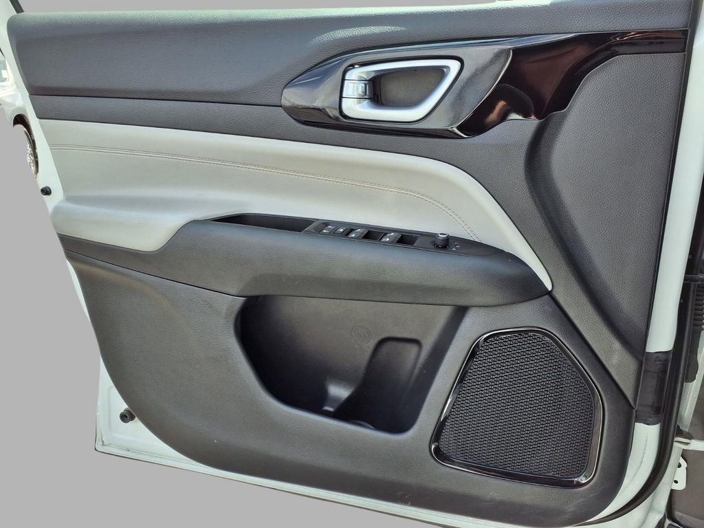 Used 2025 Jeep Compass Limited AWD/4WD image 17