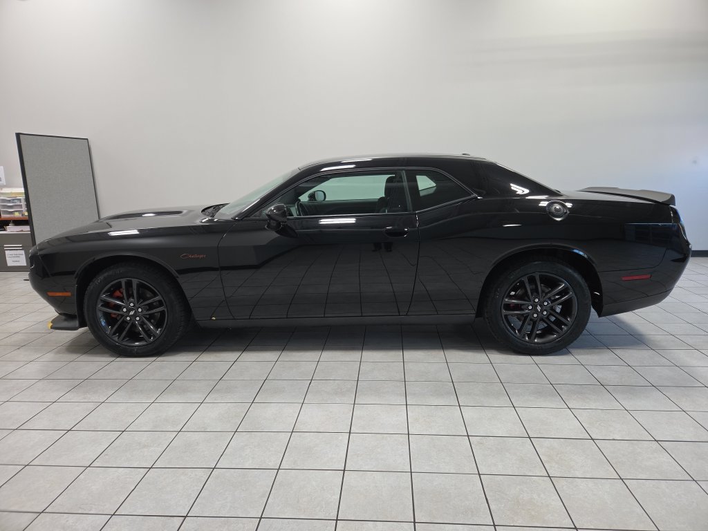 Used 2019 Dodge Challenger GT w/ Blacktop Package AWD/4WD image 9