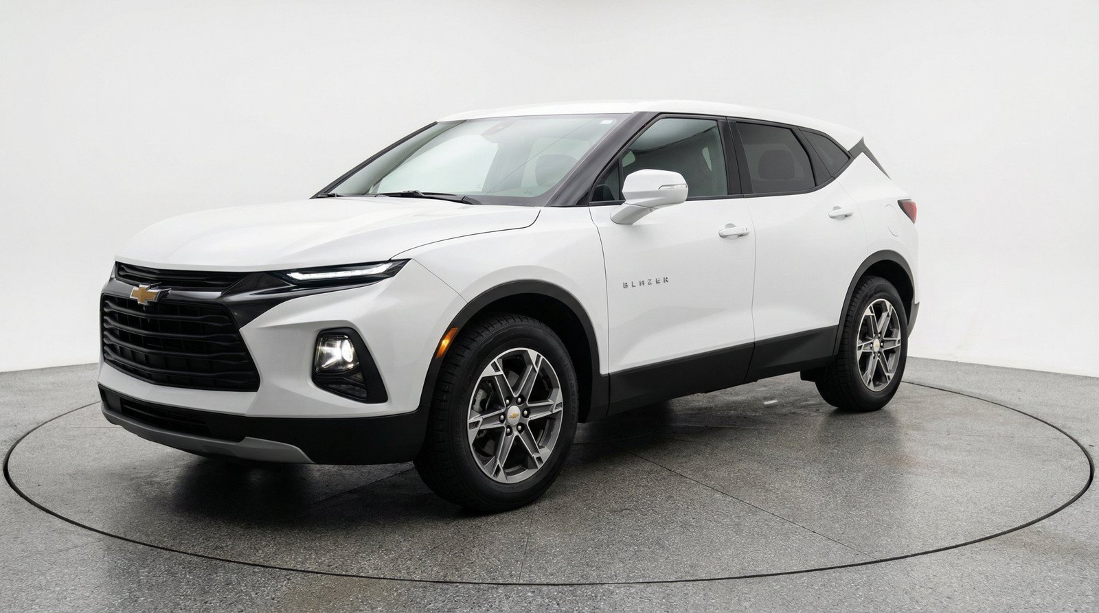 Used 2025 Chevrolet Blazer LT FWD image 3
