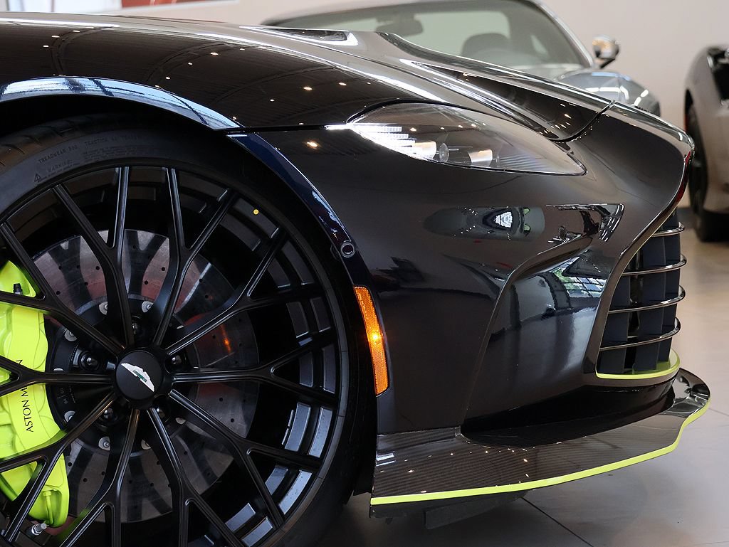 Used 2023 Aston Martin V12 Vantage RWD image 13