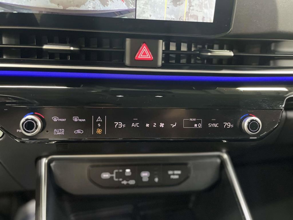 Used 2025 Kia Carnival SX Prestige image 19