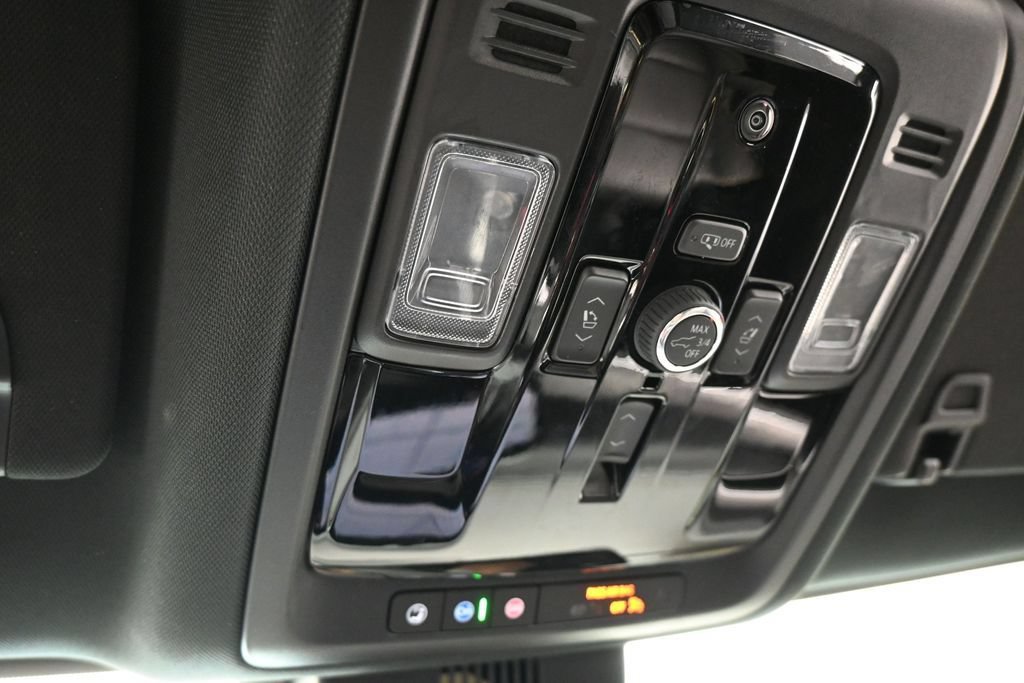 Used 2026 Chevrolet Suburban Premier AWD/4WD image 30