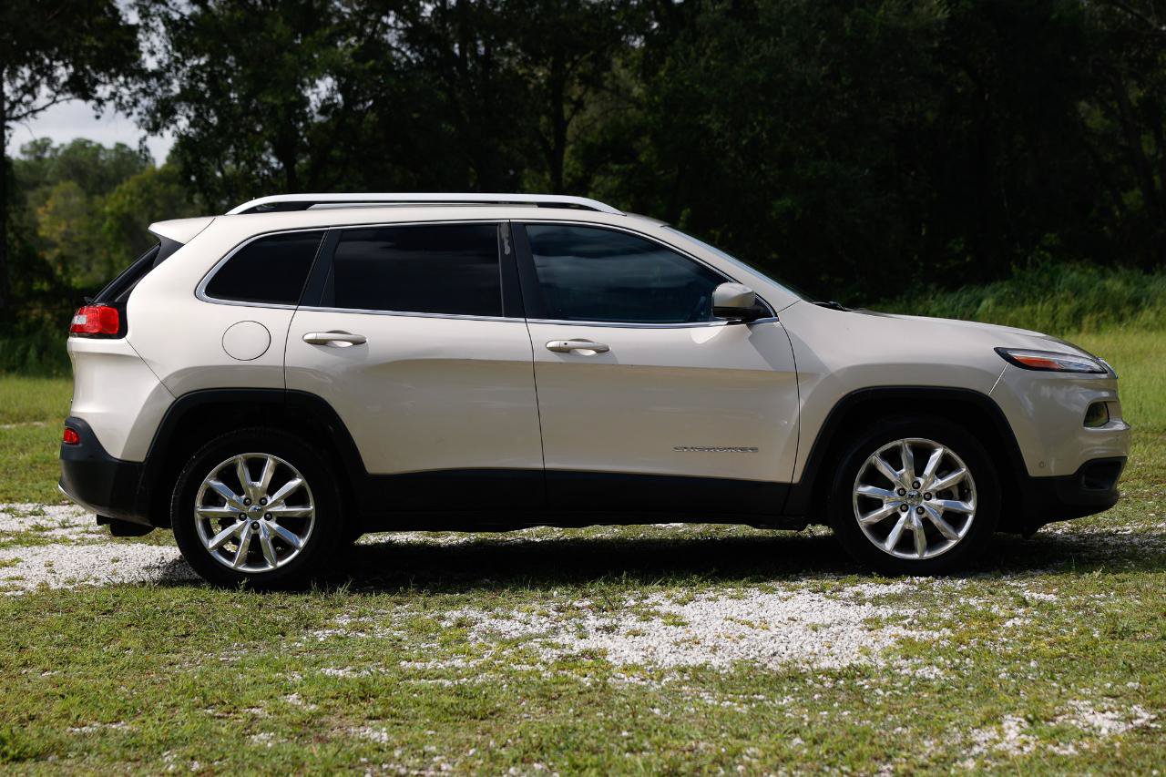 Used 2015 Jeep Cherokee Limited w/ Luxury Group FWD image 13