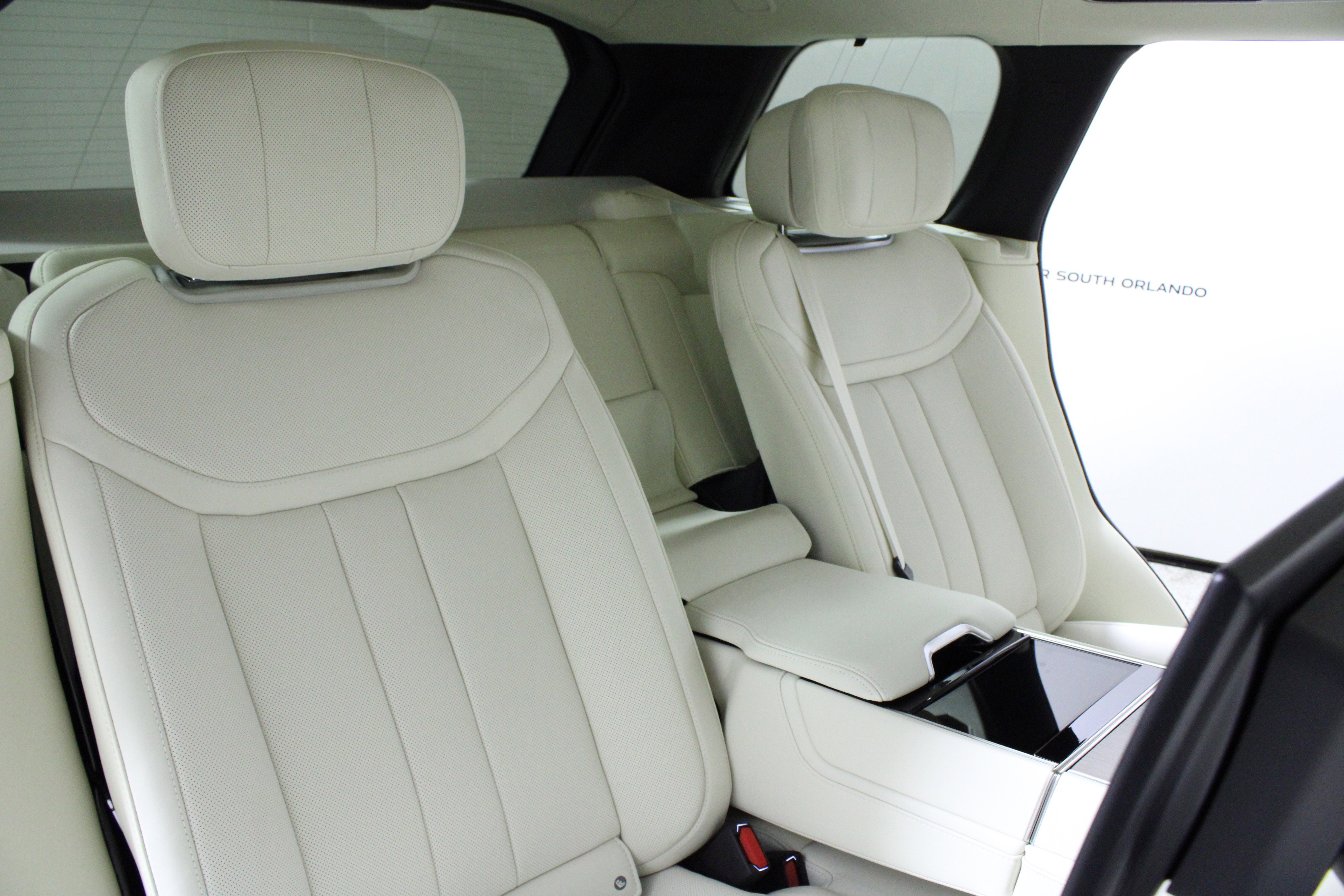 Used 2025 Land Rover Range Rover Autobiography image 15