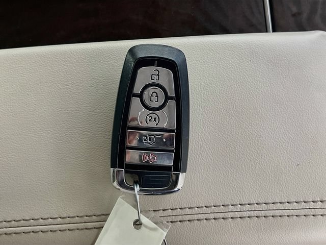 Used 2021 Lincoln Navigator Reserve w/ Luxury Package RWD image 33
