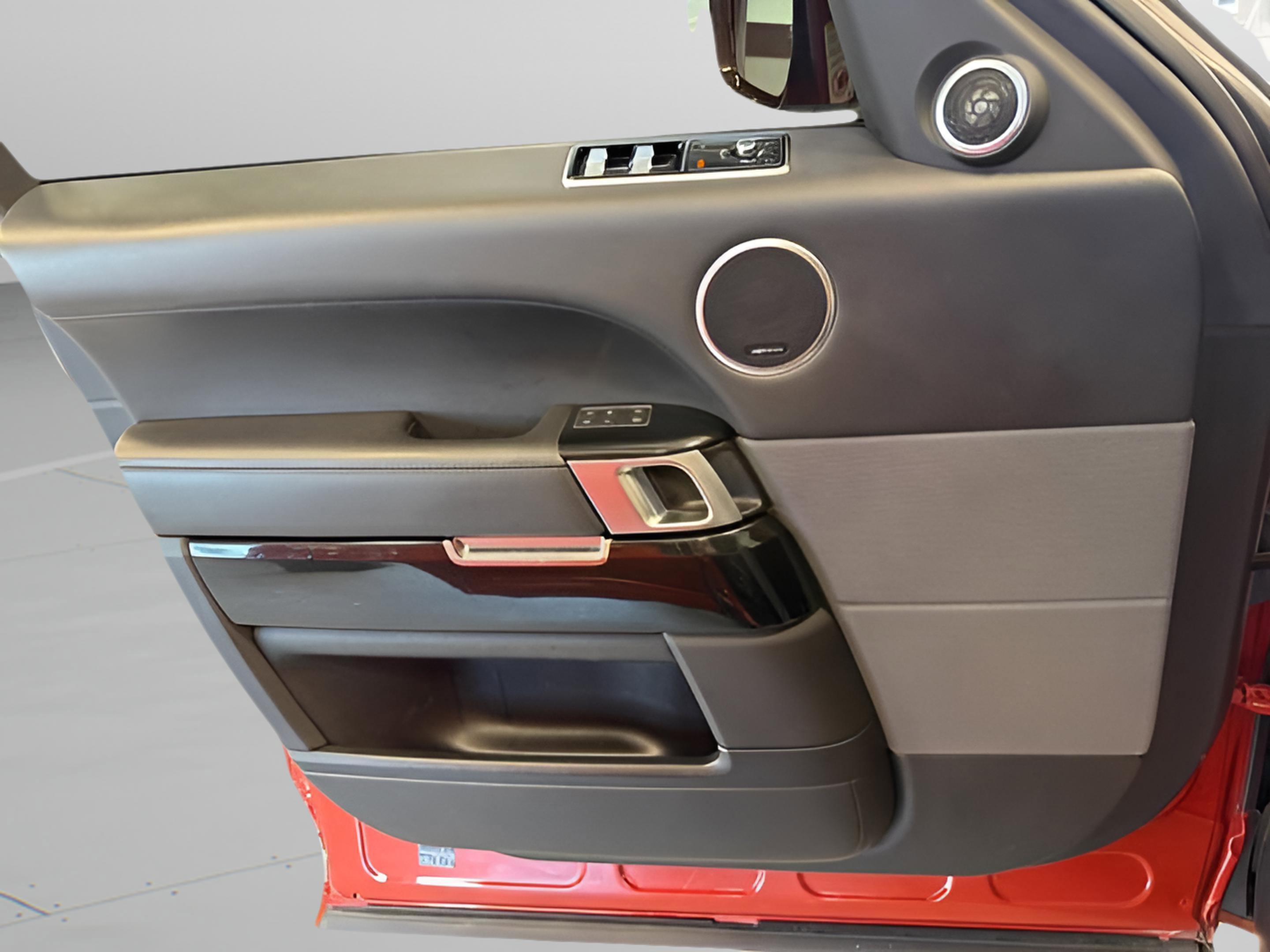 Used 2022 Land Rover Range Rover Sport SVR image 16