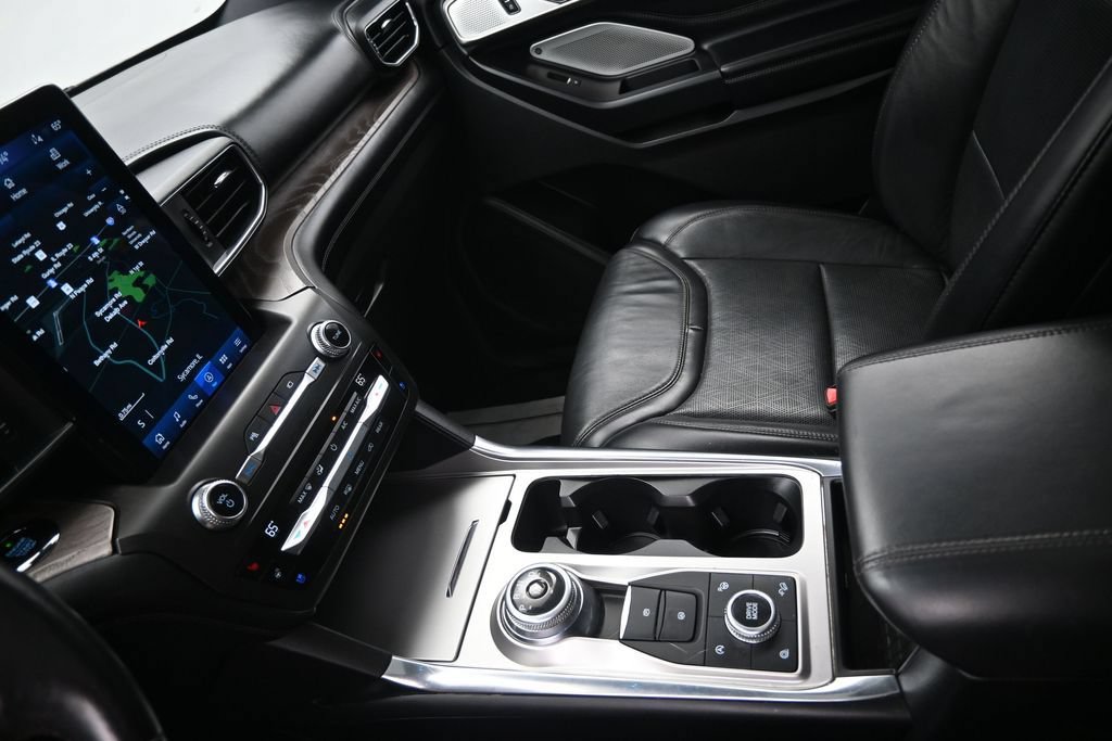 Used 2020 Ford Explorer Platinum w/ Premium Technology Package AWD/4WD image 18