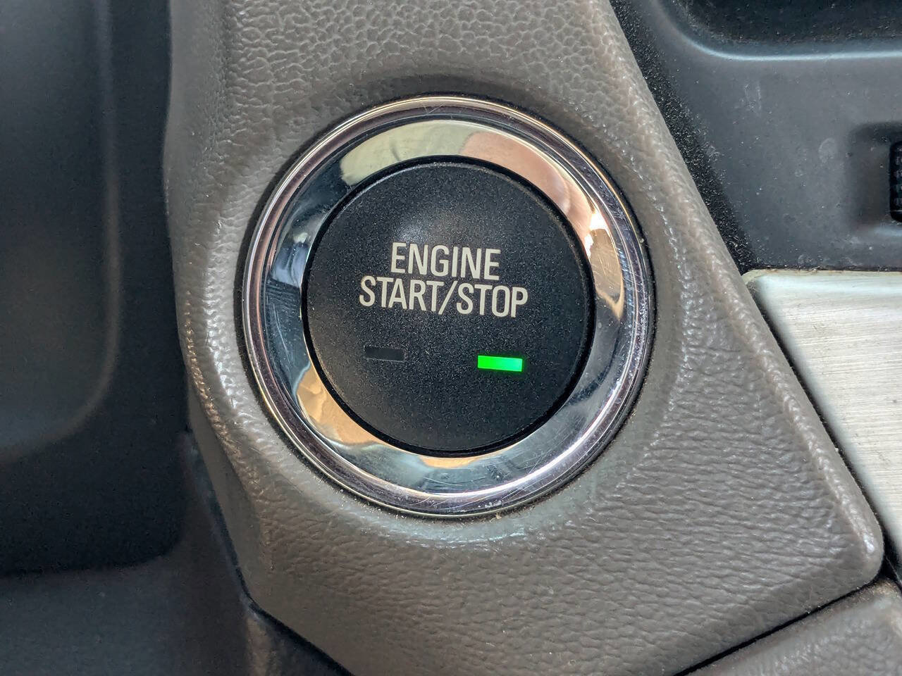 Used 2017 GMC Yukon Denali w/ Open Road Package image 28