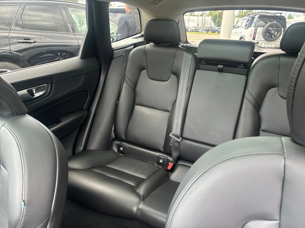 Used 2025 Volvo XC60 B5 Core w/ Protection Package Premier AWD/4WD image 13