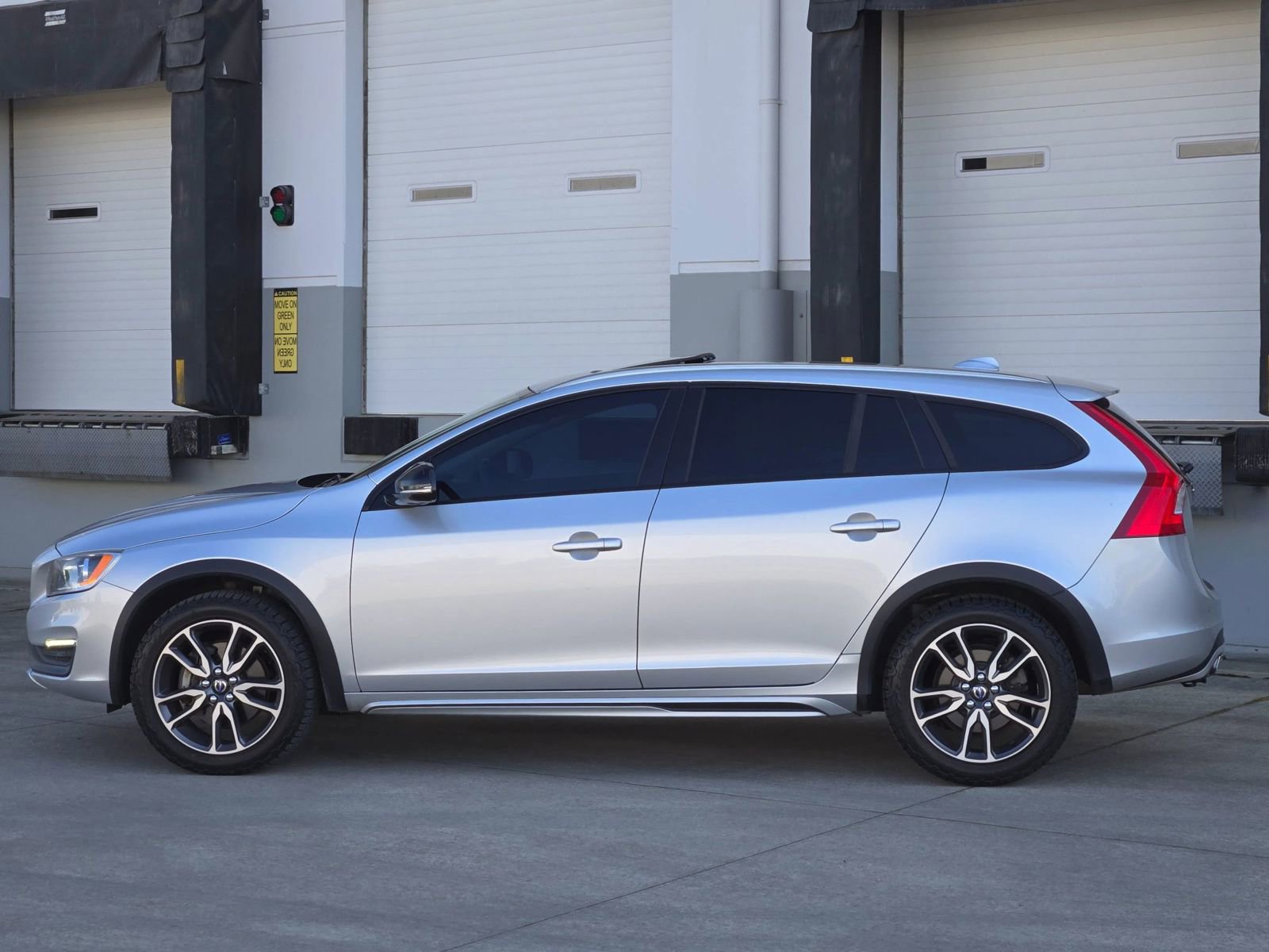 Used 2016 Volvo V60 T5 Cross Country w/ Convenience Package AWD/4WD image 5