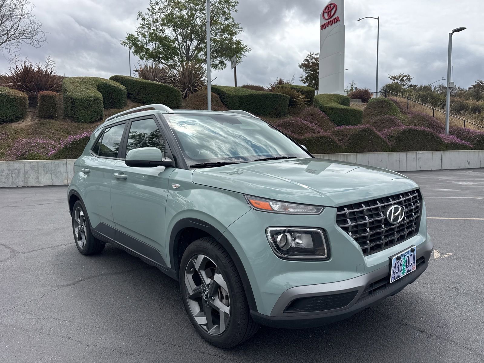 Used 2025 Hyundai Venue SEL FWD image 1