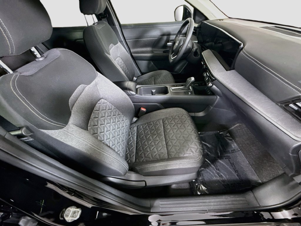 Certified 2025 Nissan Kicks SV FWD image 28