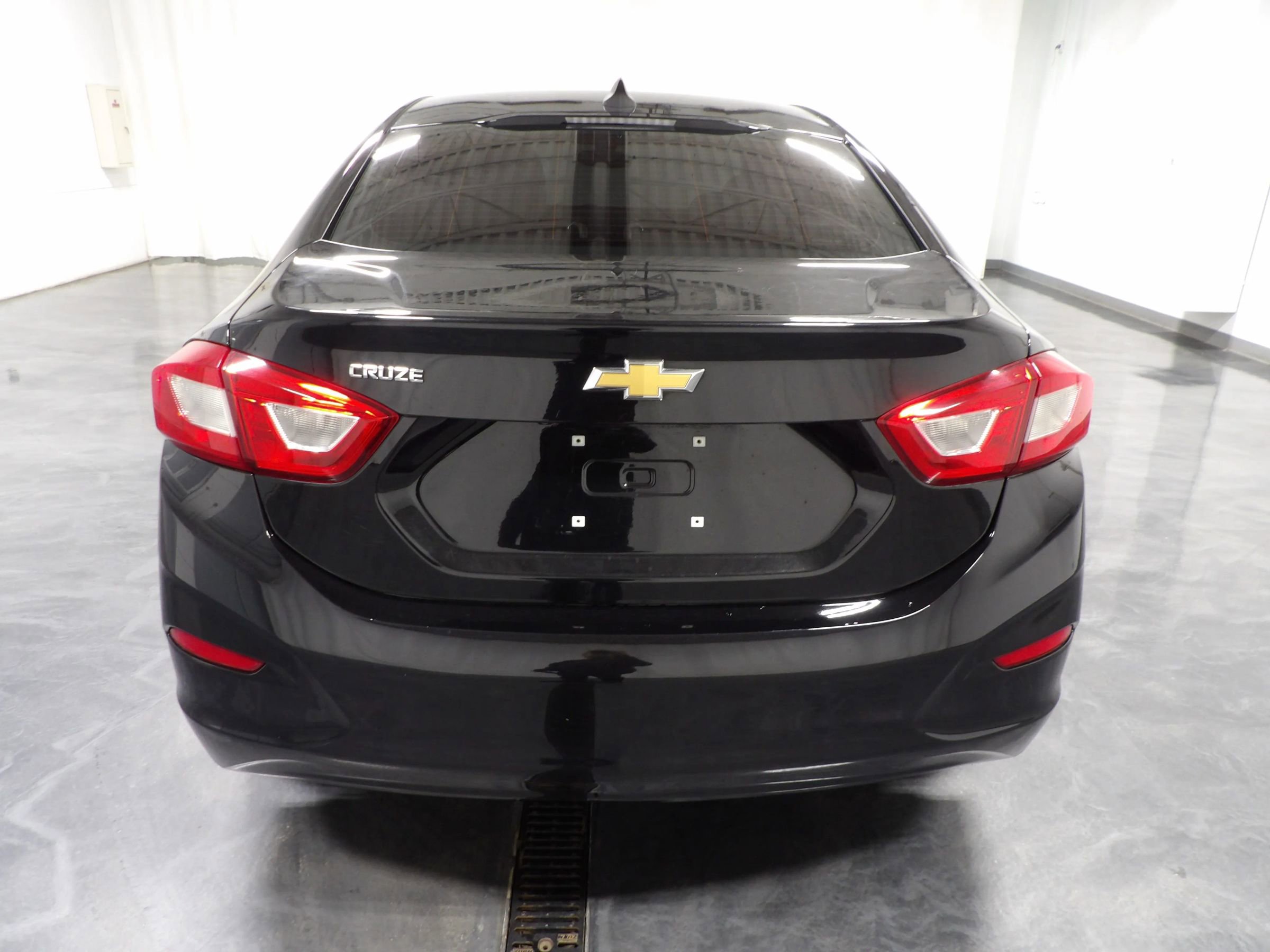 Used 2018 Chevrolet Cruze LS FWD image 6