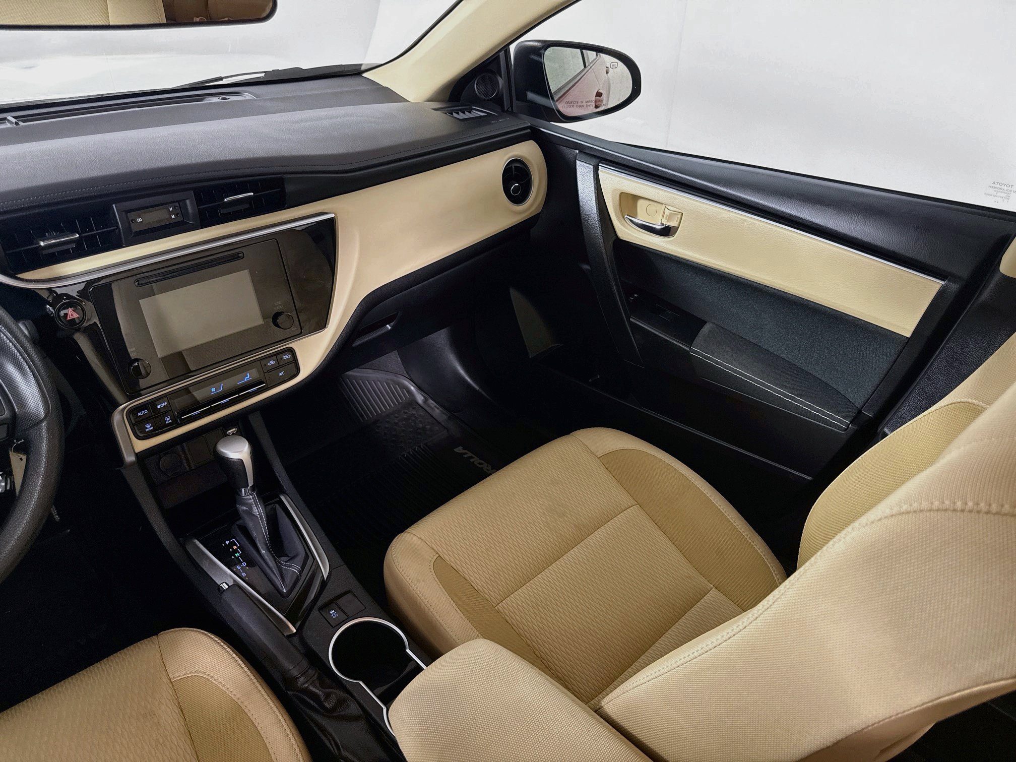 Certified 2018 Toyota Corolla LE FWD image 22