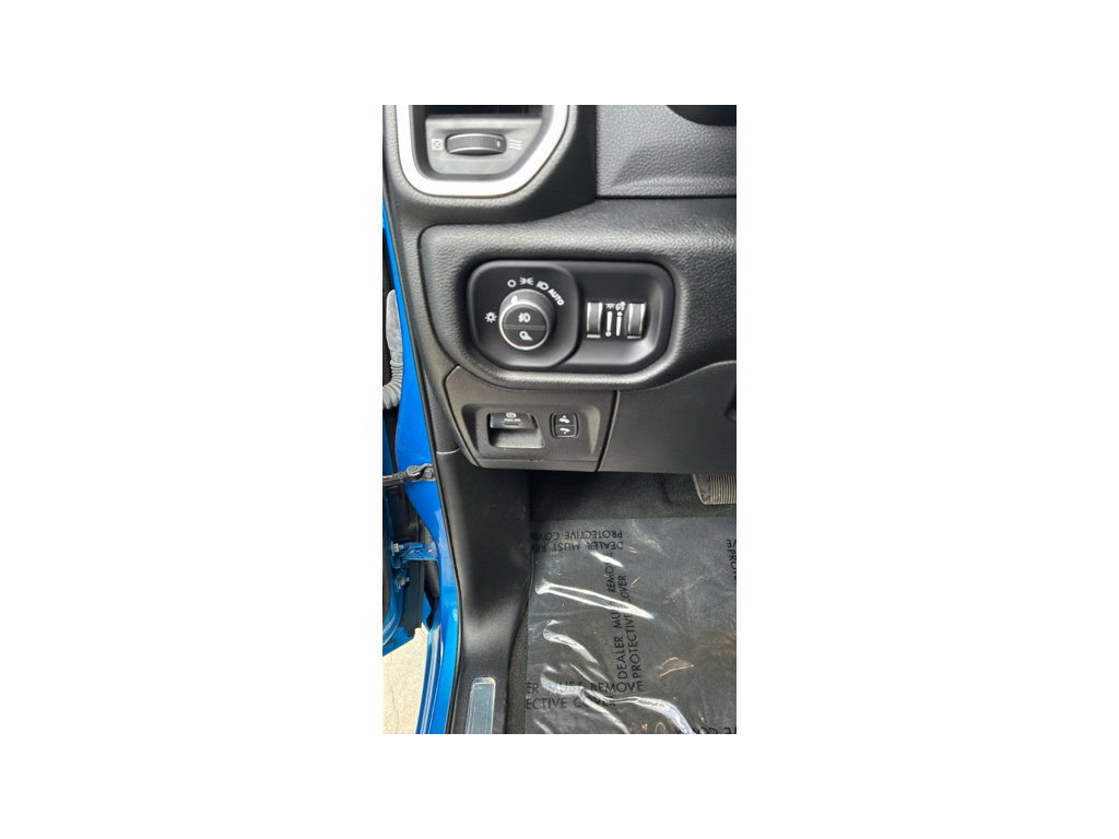 Used 2022 RAM 1500 Laramie w/ Sport Appearance Package AWD/4WD image 13