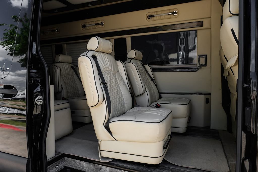 Used 2020 Mercedes-Benz Sprinter 3500 w/ Windows All Around Package image 36