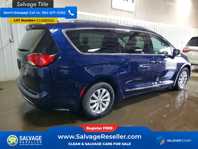 Used 2019 Chrysler Pacifica Touring-L FWD image 4
