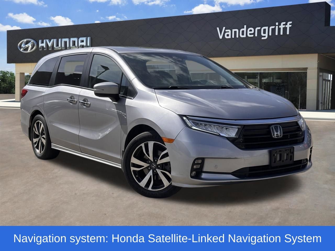 Used 2022 Honda Odyssey Touring image 1