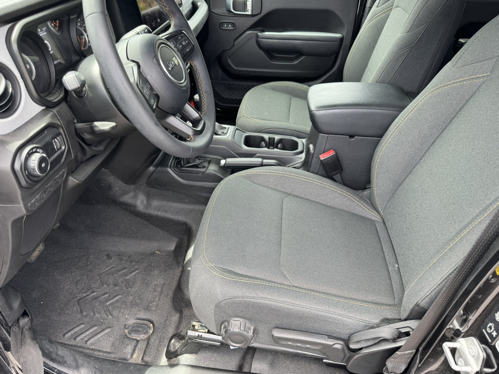 Used 2025 Jeep Wrangler Unlimited Sport AWD/4WD image 9