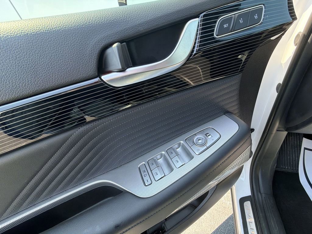 Used 2023 Hyundai Palisade Calligraphy image 13