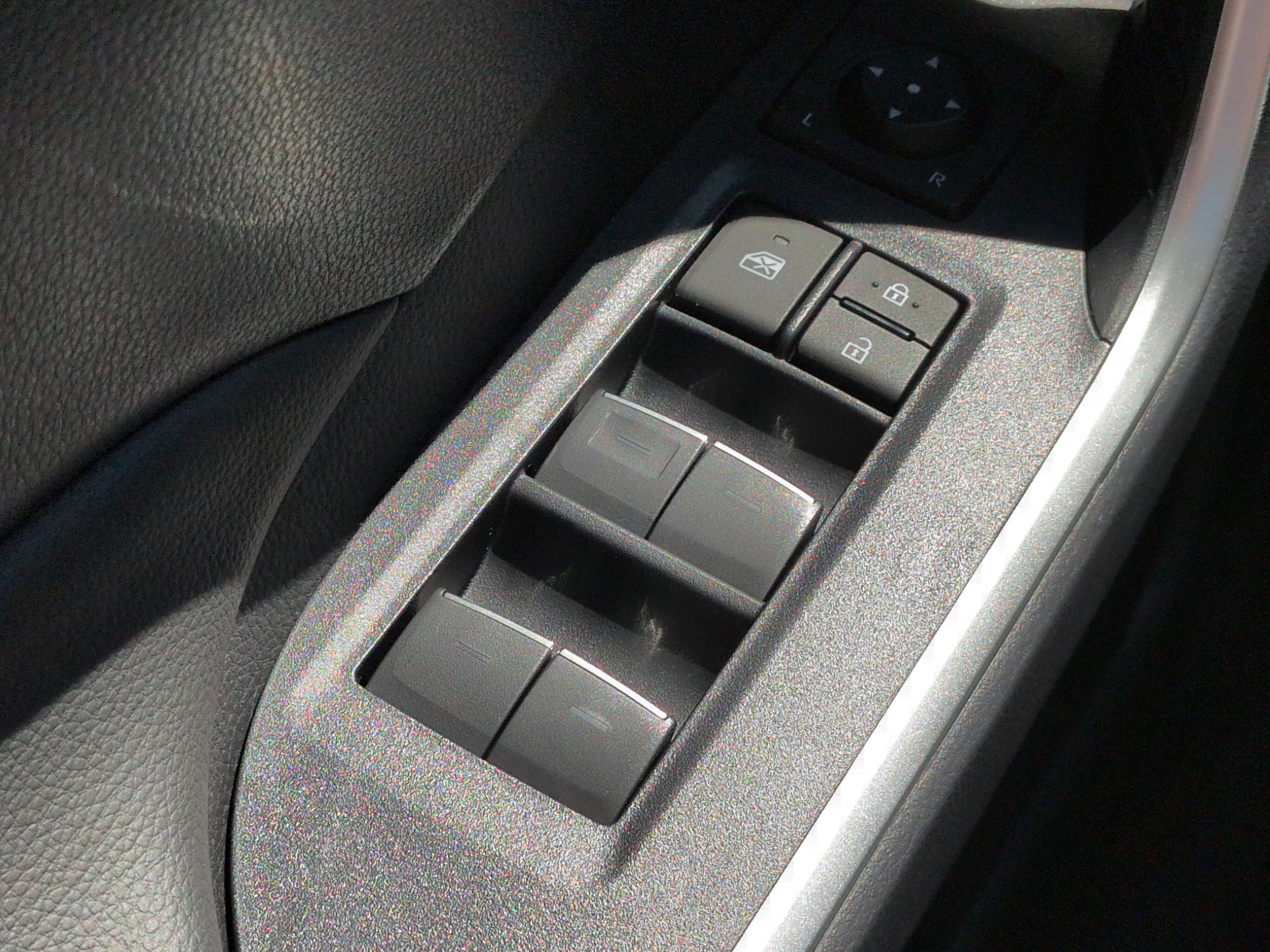 Used 2025 Toyota RAV4 XLE w/ Convenience Package FWD image 22