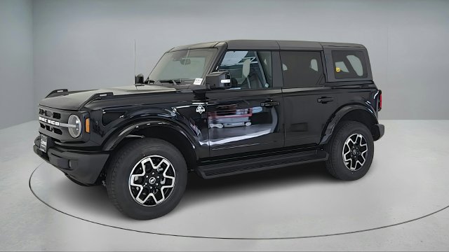 Used 2025 Ford Bronco Outer Banks AWD/4WD image 3