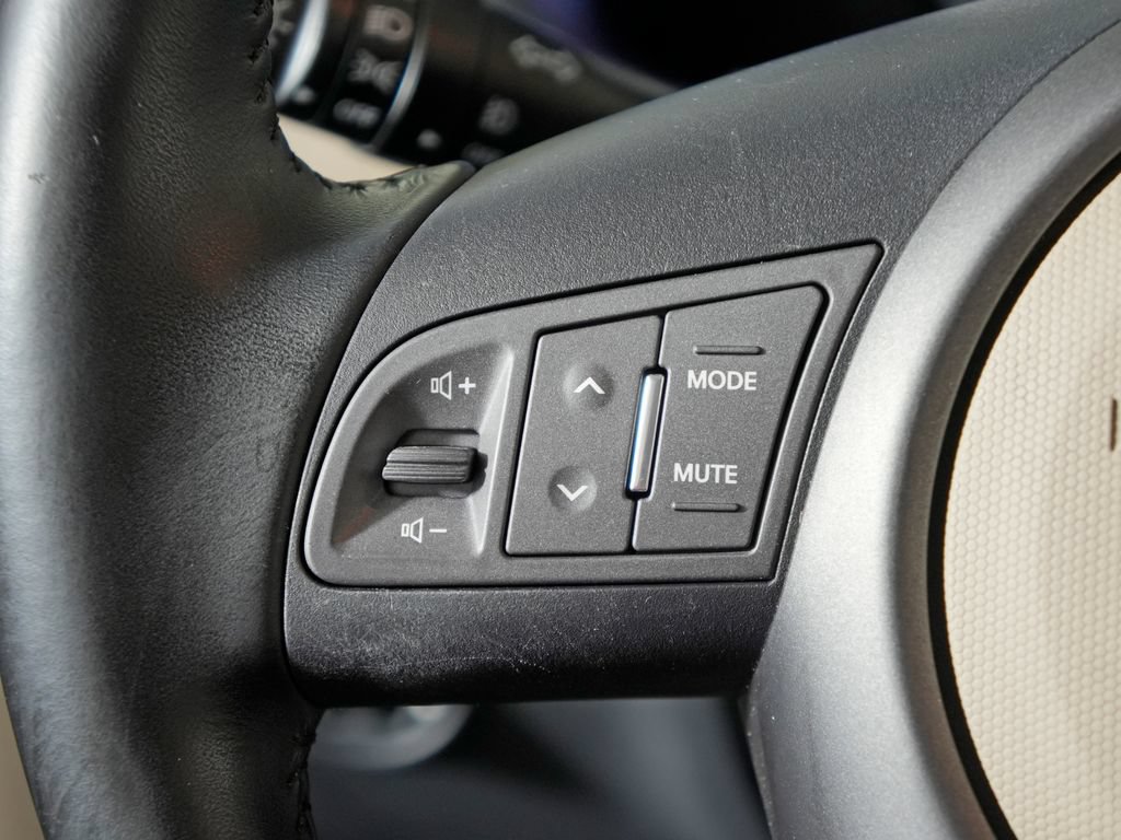 Used 2013 Kia Soul ! w/ Premium Pkg FWD image 22