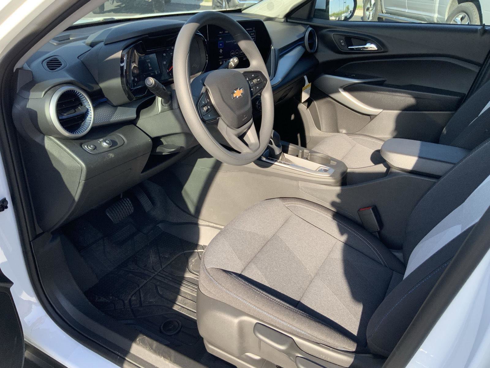 New 2026 Chevrolet Trax LS w/ LS Convenience Package FWD image 23