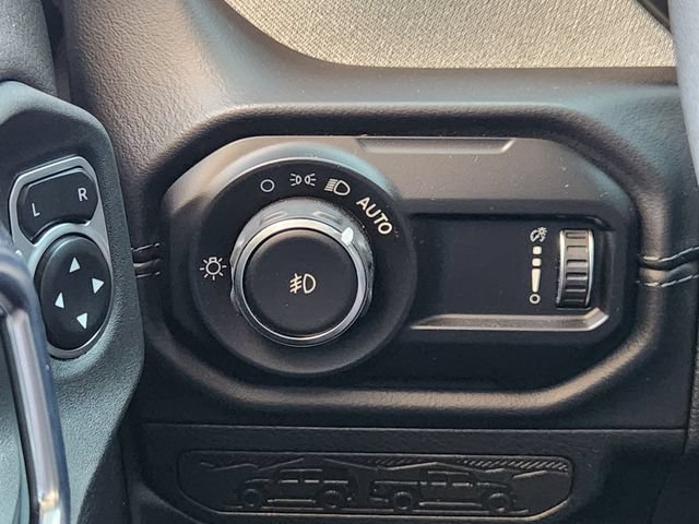Used 2026 Jeep Wrangler Unlimited Sahara AWD/4WD image 23