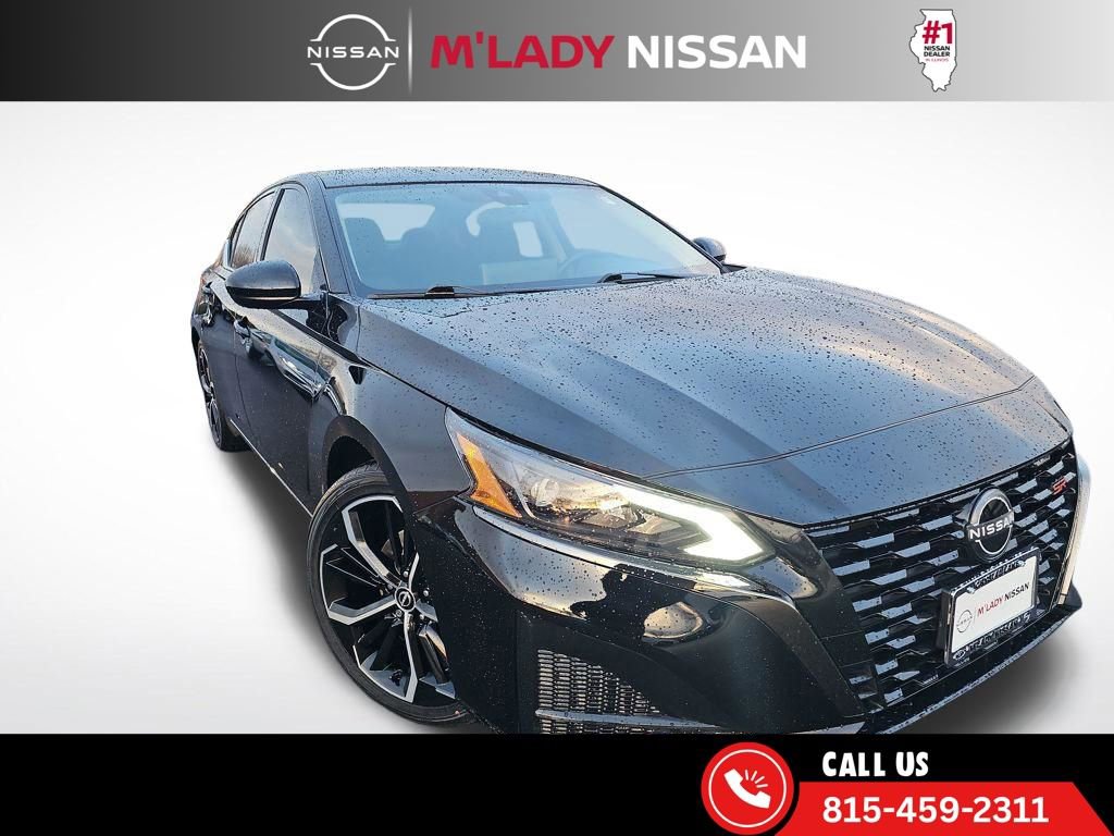 Used 2023 Nissan Altima 2.5 SR w/ SR Premium Package image 2