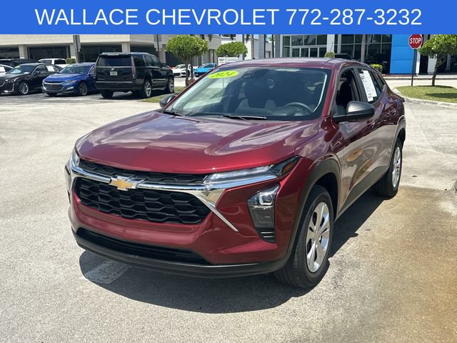Used 2024 Chevrolet Trax LS w/ Driver Confidence Package FWD image 3
