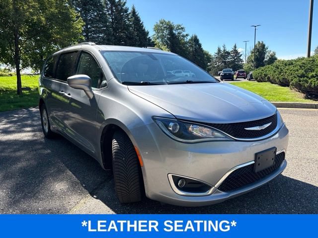 Used 2017 Chrysler Pacifica Touring-L Plus FWD image 2