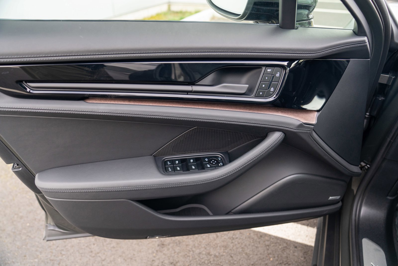 Certified 2025 Porsche Panamera image 10