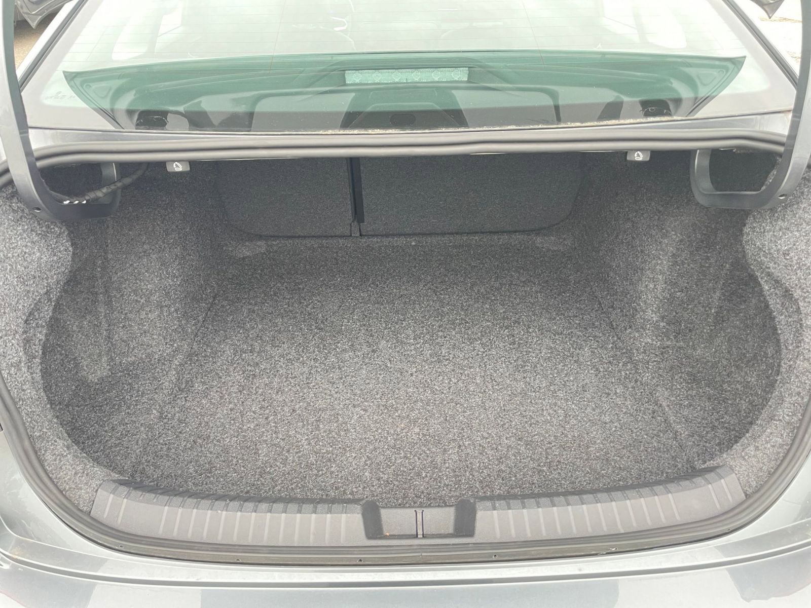 Used 2025 Volkswagen Jetta SE image 31