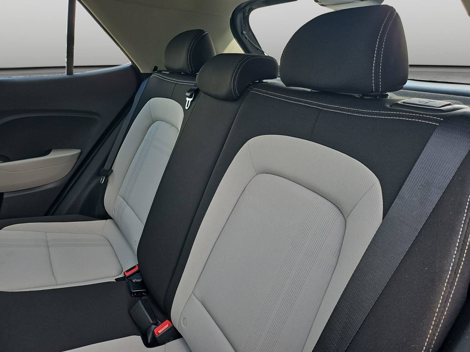 Used 2022 Hyundai Venue SEL FWD image 36