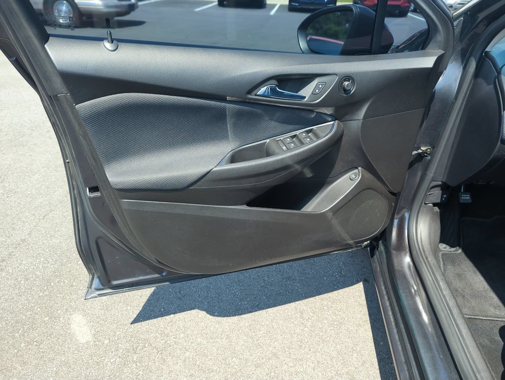 Used 2017 Chevrolet Cruze LT w/ Convenience Package FWD image 18