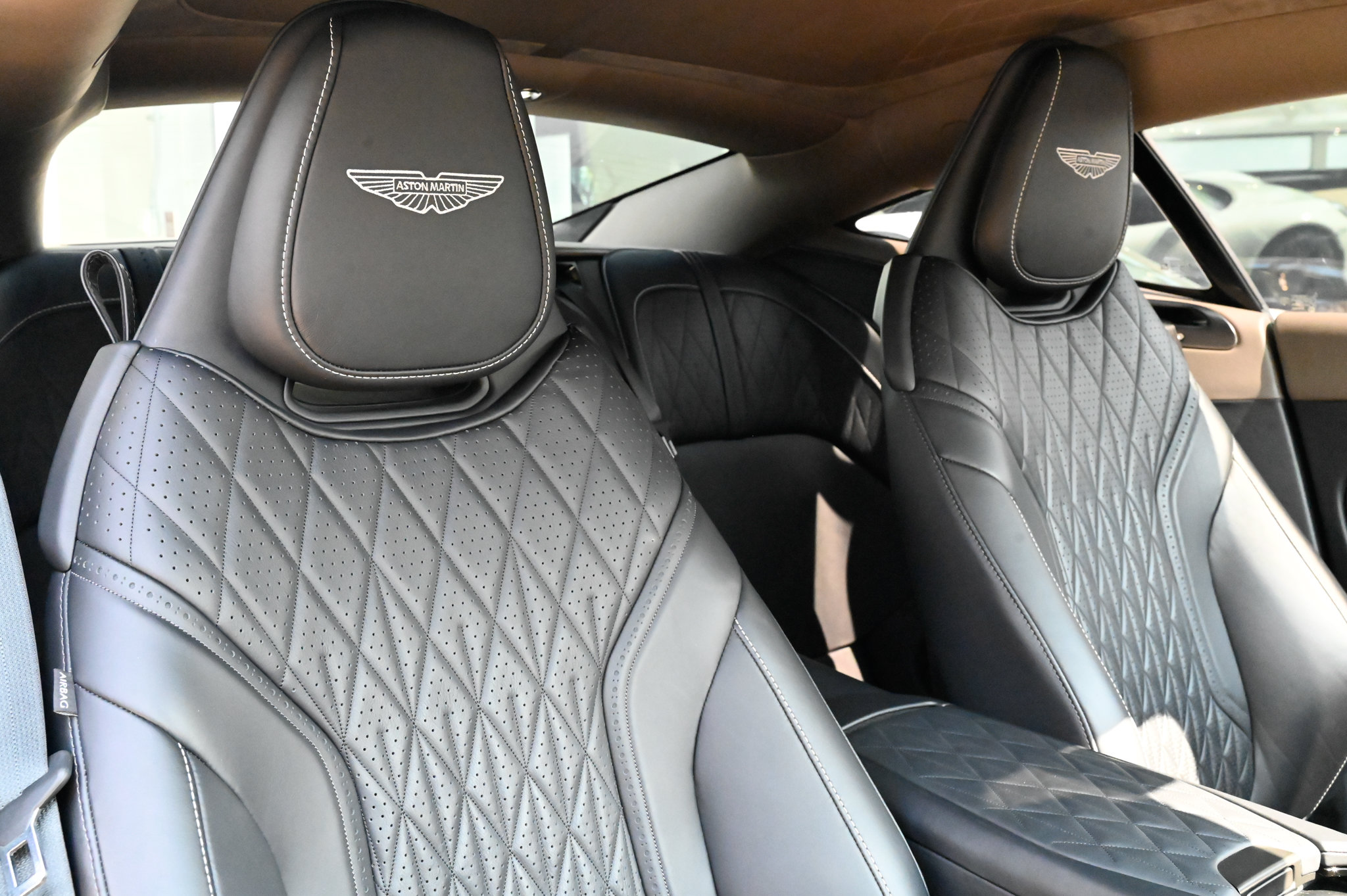 Used 2024 Aston Martin DB12 Coupe RWD image 29