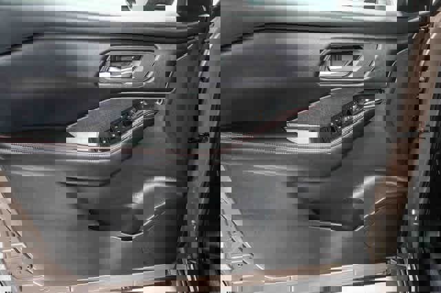 Used 2025 Nissan Rogue SV image 21