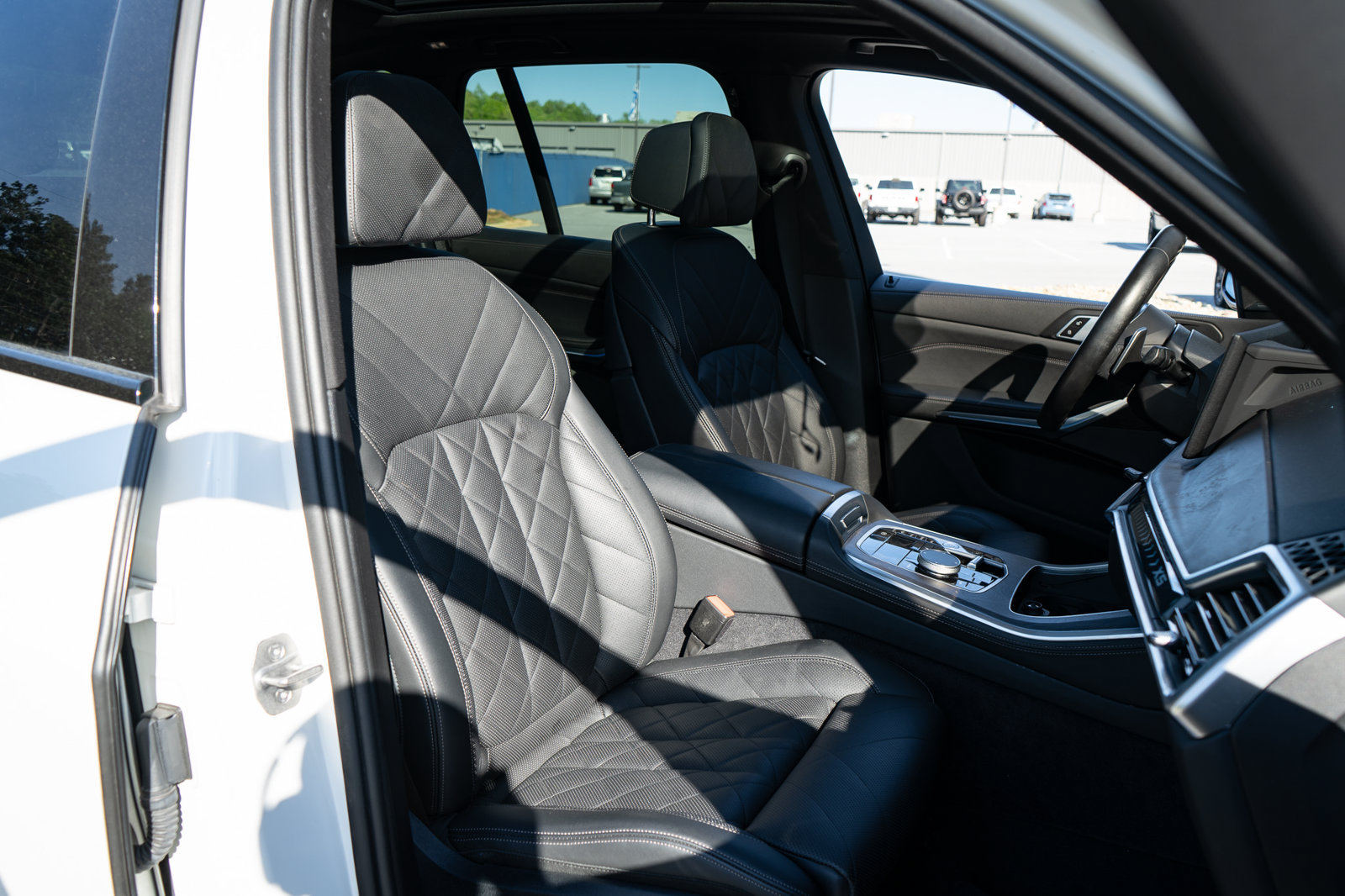 Used 2024 BMW X5 xDrive40i w/ M Sport Package AWD/4WD image 23