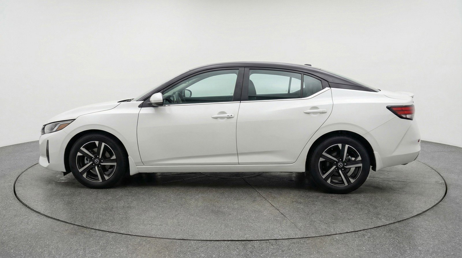 Used 2025 Nissan Sentra SV image 5