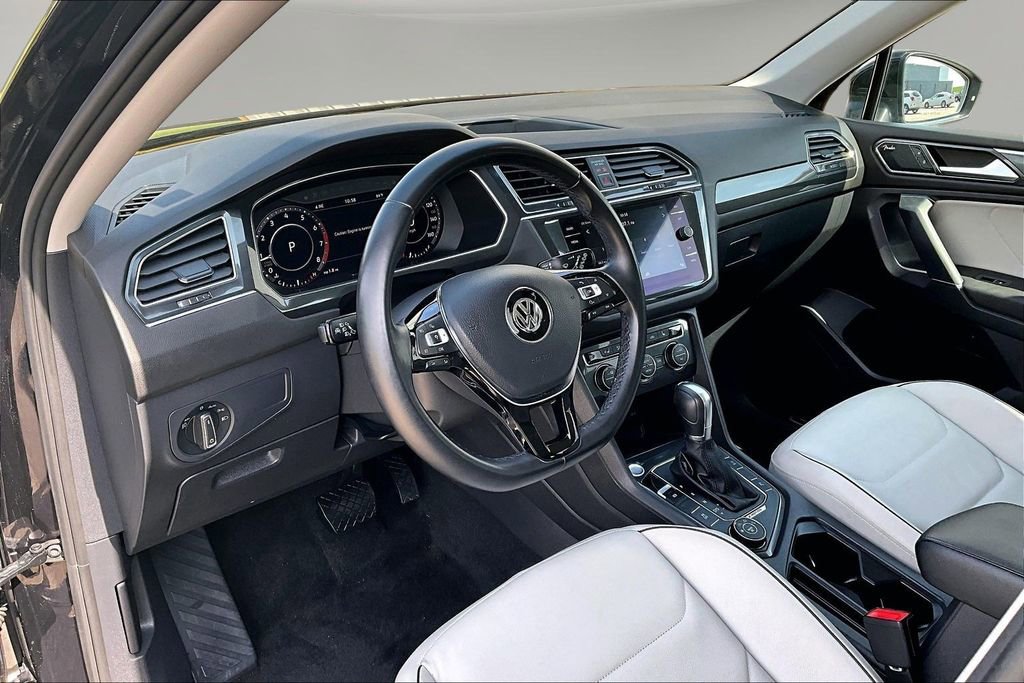 Used 2018 Volkswagen Tiguan SEL Premium image 18