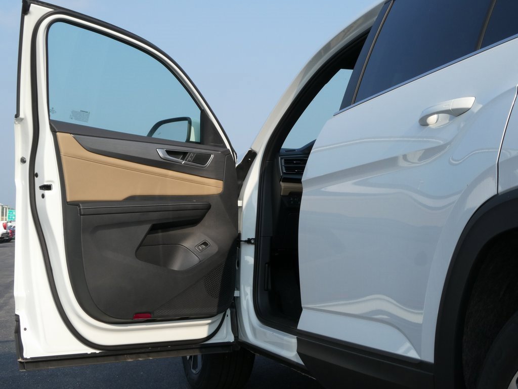 New 2025 Volkswagen Atlas Cross Sport SE image 27