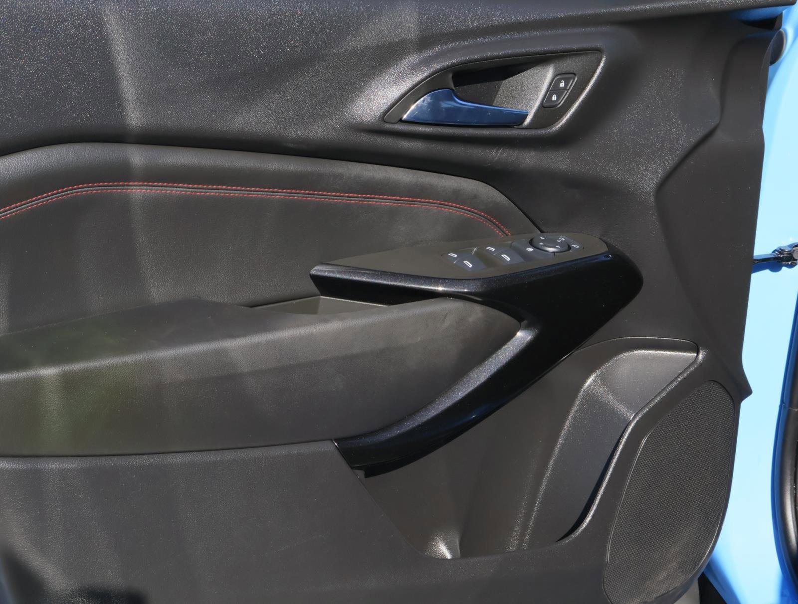 Used 2024 Chevrolet Trax RS w/ Sunroof Package image 17